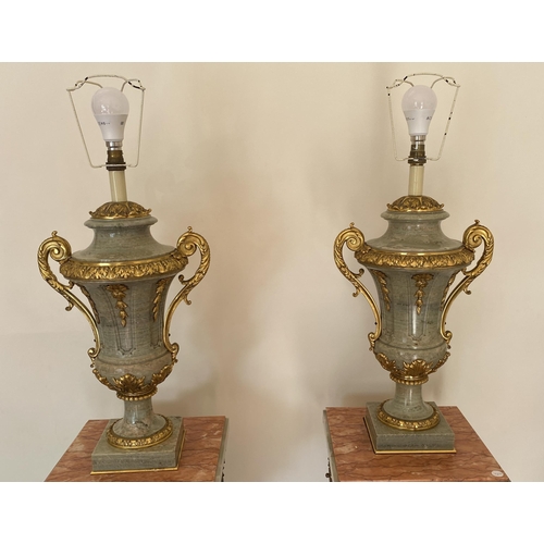 2 - AN IMPRESSIVE PAIR OF ITALIAN MARBLE AND BRONZE ORMELU TWIN HANDLED TABLE LAMPS, HEIGHT 47CM EXCLUDI... 