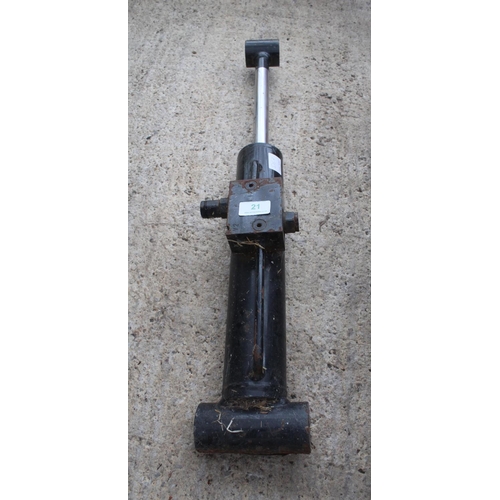 21 - HYDRAULIC RAM  NO VAT