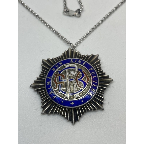 534 - A SILVER NECKLACE WITH A HALLMARKED BIRMINGHAM SILVER MASONIC MEDAL IN A PRESENTATION BOX