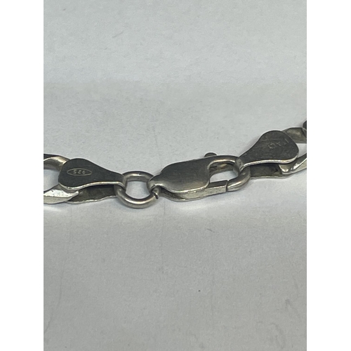 539 - A HEAVY SILVER FLATLINK NECKLACE LENGTH 22