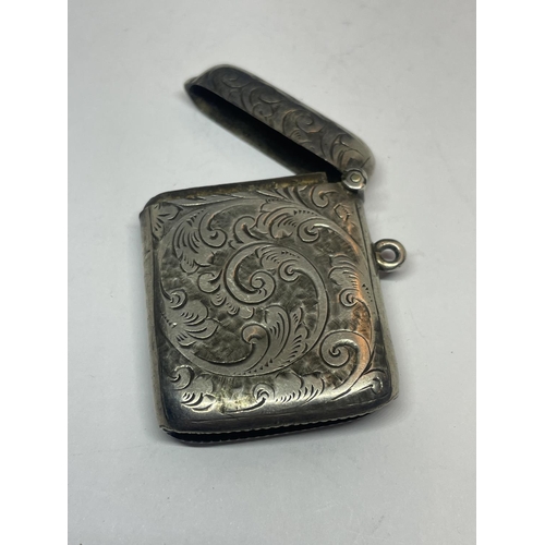 543 - A HALLMARKED BIRMINGHAM SILVER VESTA CASE