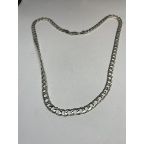 546 - A SILVER FLAT LINK NECKLACE LENGTH 20