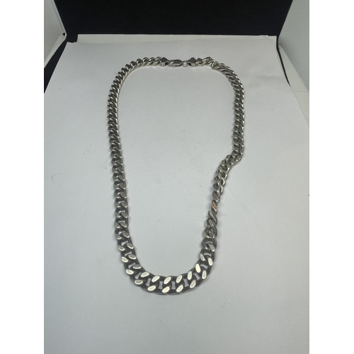 548 - A HEAVY SILVER NECKLACE LENGTH 20