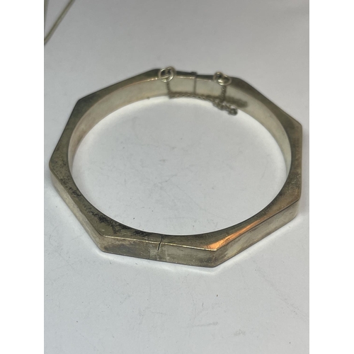 549 - A SILVER BANGLE AND A SILVER NECKLACE WITH PENDANT