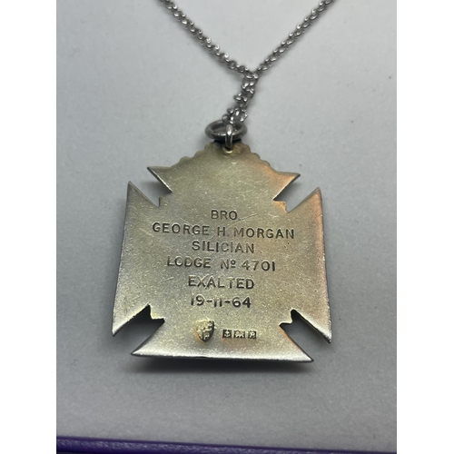 552 - A SILVER NECKLACE WITH A HALLMARKED SILVER MASONIC MEDAL IN A PRESENTATION BOX