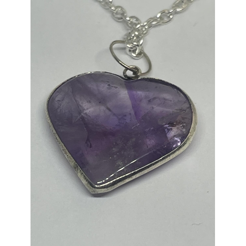 568 - A SILVER NECKLACE WITH A PURPLE STONE HEART SHAPED PENDANT IN A PRESENTATION BOX