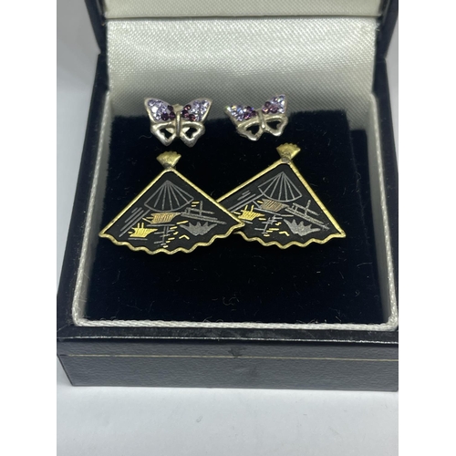 579 - TWO PAIRS OF SILVER EARRINGS TO INCLUDE A PAIR OF FANS AND A PAIR OF BUTTERFLIES