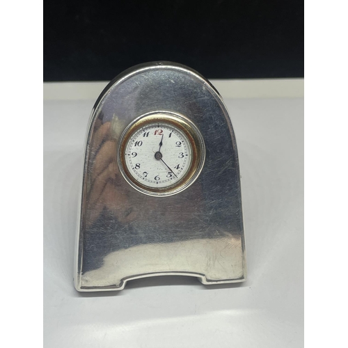 583 - A HALLMARKED BIRMINGHAM 1919 SILVER TRENCH WATCH MINIATURE MANTLE CLOCK