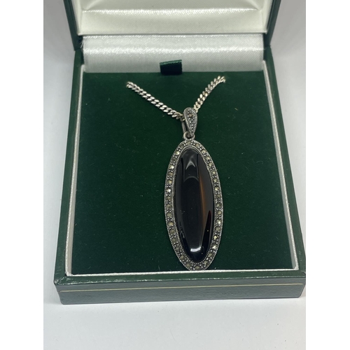 584 - A SILVER NECKLACE WITH AN OVAL PURPLE STONE AND MARCASITE PENDANT IN A PRESENTATION BOX