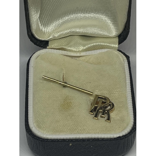 588 - A 9 CARAT GOLD ROLLS ROYCE TIE PIN IN A PRESENTATION BOX