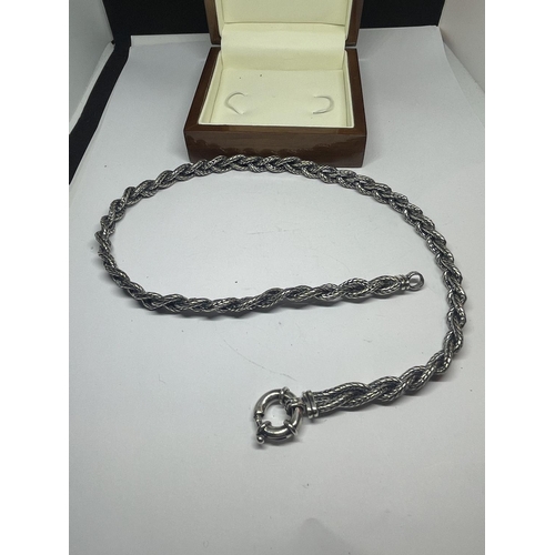 608 - A SILVER ROPE CHAIN IN A PRESENTATION BOX