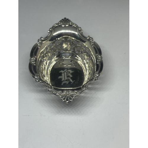 616 - A DECORATIVE STERLING SILVER DISH WITH PIERCED SIDES