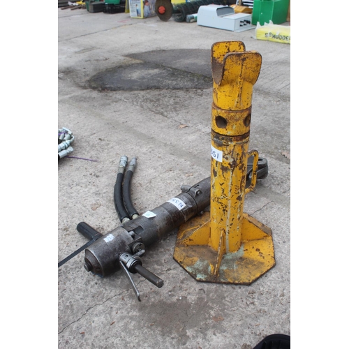 88 - JACK HAMMER AND HEAVY DUTY AXLE STAND  + VAT