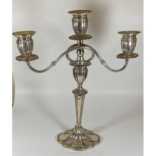 18 - A LARGE GEORGE V SOLID SILVER THREE BRANCH CANDLEABRA, HALLMARKS FOR BIRMINGHAM, 1926, MAKER BRITTON... 