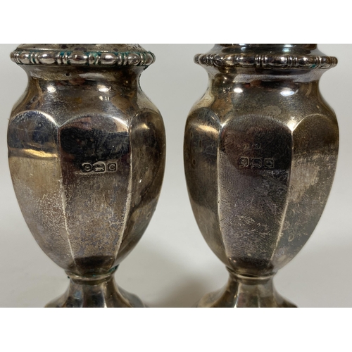 21 - A PAIR OF BIRMINGHAM HALLMARKED SILVER SALT AND PEPPER SHAKERS, HEIGHT 10.5CM, TOTAL WEIGHT 84G