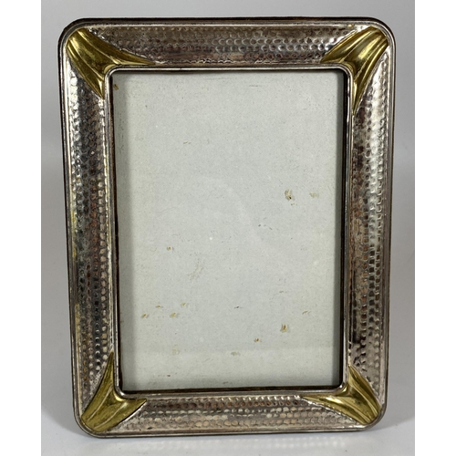 31 - A VINTAGE HAMMERED WHITE METAL PHOTO FRAME, POSSIBLY SILVER BUT UNMARKED, 22 X 17CM