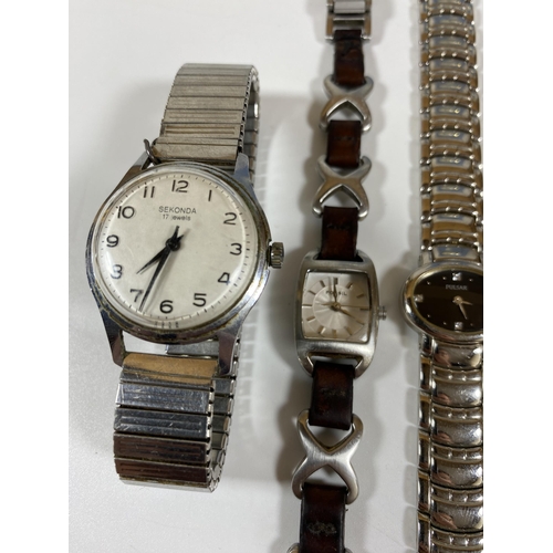 629 - A GROUP OF FOUR VINTAGE WATCHES, PULSAR, SEKONDA, FOSSIL & ACCURIST