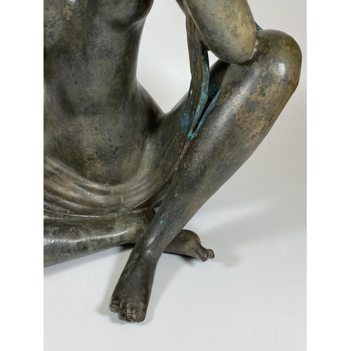 412 - A LARGE HEAVY BRONZE MODEL OF A LADY HOLDING A MIRROR, HEIGHT 41CM