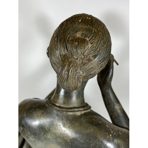 412 - A LARGE HEAVY BRONZE MODEL OF A LADY HOLDING A MIRROR, HEIGHT 41CM