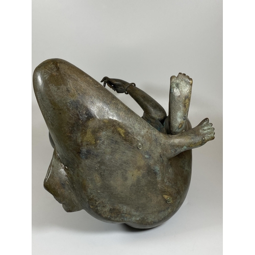 412 - A LARGE HEAVY BRONZE MODEL OF A LADY HOLDING A MIRROR, HEIGHT 41CM