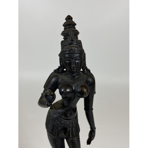 413 - A BRONZE EROTIC NUDE MODEL OF A LADY, HEIGHT 22CM