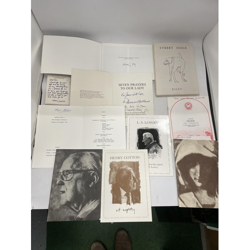 38 - A COLLECTION OF SIGNED ARTISTS EPHEMERA AND BOOKLETS, HAROLD RILEY, L.S LOWRY BOOK, STREET DOGS BOOK... 