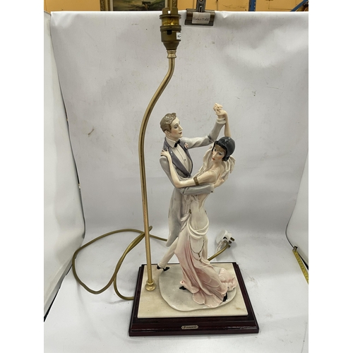 42 - A 1987 FLORENCE CAPODIMONTE FIGURAL TABLE LAMP ON WOODEN BASE