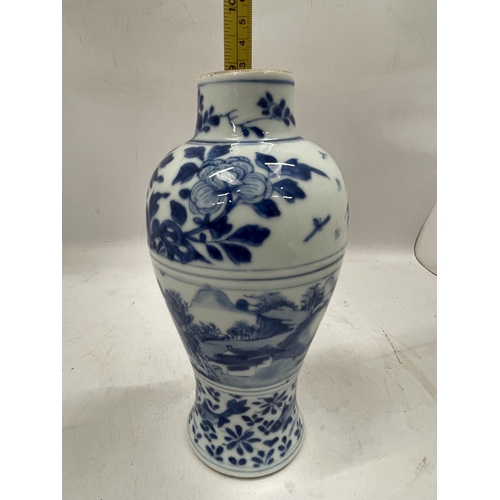 48 - A 19TH CENTURY CHINESE BLUE AND WHITE KANGXI STYLE FLORAL VASE, UNMARKED TO BASE, HEIGHT 23CM