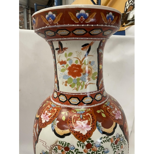 74 - A LARGE ORIENTAL FLOOR VASE WITH HERON DESIGN, HEIGHT 60CM