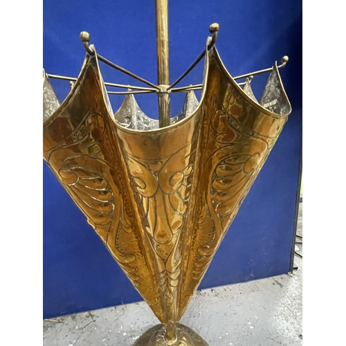 93 - A VINTAGE BRASS UMBRELLA DESIGN STICK STAND