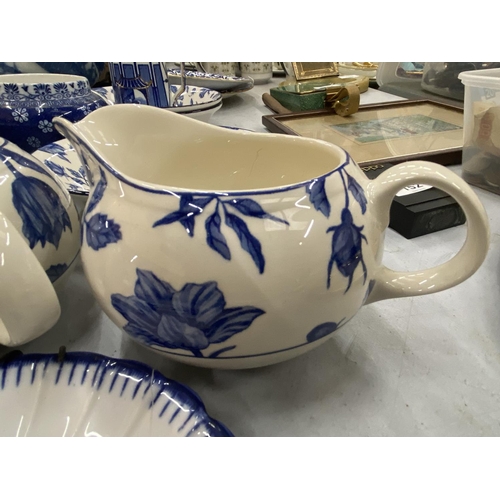 156 - A QUANTITY OF BLUE AND WHITE CERAMICS TO INCLUDE A SHELLEY 'CLOISELLO' WARE BOWL, ETC