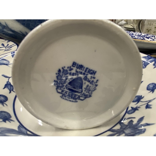 156 - A QUANTITY OF BLUE AND WHITE CERAMICS TO INCLUDE A SHELLEY 'CLOISELLO' WARE BOWL, ETC