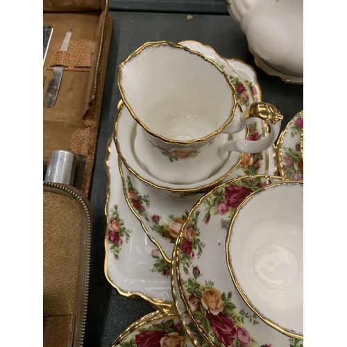 211 - A ROYAL ALBERT 'OLD COUNTRY ROSES' TEASET TO INCLUDE A TEAPOT, CREAM JUG, SUGAR BOWL,SANDWICH AND CA... 