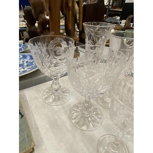 254 - A QUANTITY OF GLASSES TO INCLUDE WINE, CHAMPAGNE FLUTES, SHERRY, PORT, ETC