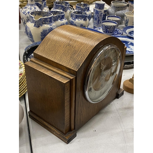 265 - A VINTAGE MAHOGANY CASED WESTMINSTER CHIMING MANTLE CLOCK