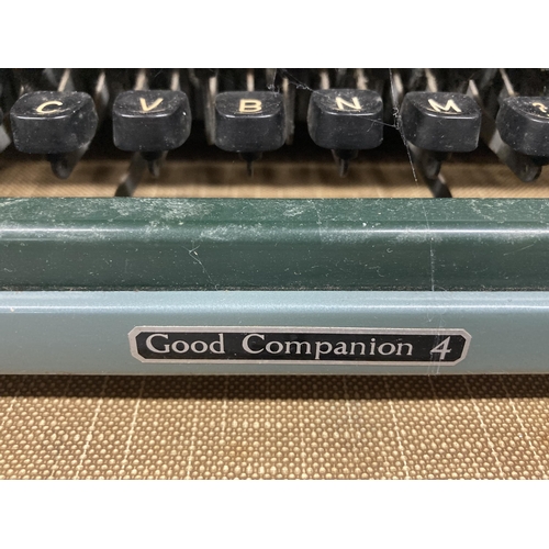 844 - A VINTAGE IMPERIAL 'GOOD COMPANION' TYPEWRITER