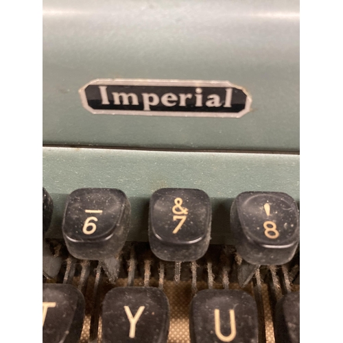 844 - A VINTAGE IMPERIAL 'GOOD COMPANION' TYPEWRITER