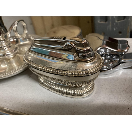 862 - A LARGE LOT OF SILVER PLATED ITEMS, DRINKS AND SERVING TRAYS ETC