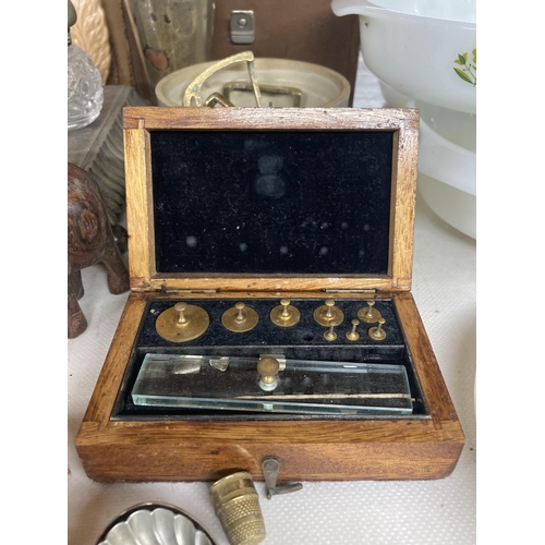 870 - A MIXED LOT TO INCLUDE SILVER PLATED COCKTAIL SHAKER, DESK STAND, WOODEN BOX WITH SCALES ETC