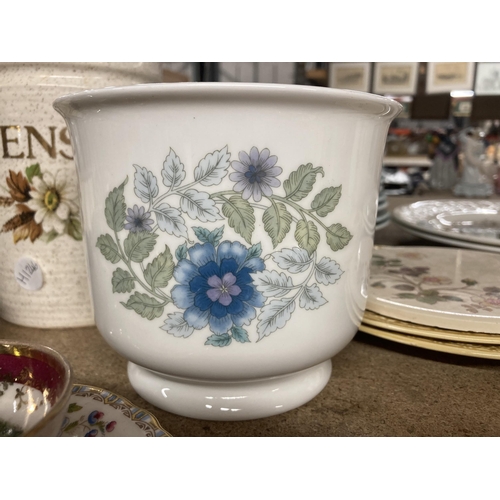 875 - A MIXED LOT OF CERAMICS AND CUT GLASS DRINKING GLASSES, UTENSILS JAR, WEDGWOOD CLEMENTINE ETC