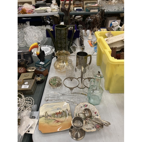 283 - A MIXED LOT TO INCLUDE A GLASSWARE VILLEROY AND BOCH BOWL, OTHER GLASSWARE, CERAMICS, ETC