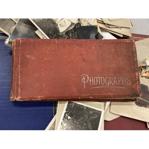 361 - A LARGE QUANTITY OF VINTAGE PHOTOGRAPHS AND PHOTOGRAPH ALBUMS