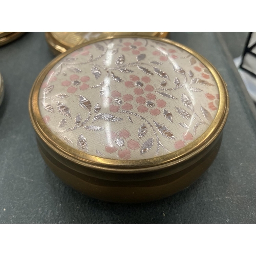 364 - A COLLECTION OF VINTAGE COMPACTS TO INCLUDE STRATTON AND FLAMINGO