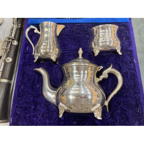 367 - A SILVER PLATED TEAPOT, CREAM JUG AND SUGAR BOWL IN A PRESENTATION BOX PLUS A GALLERIED SILVER PLATE... 