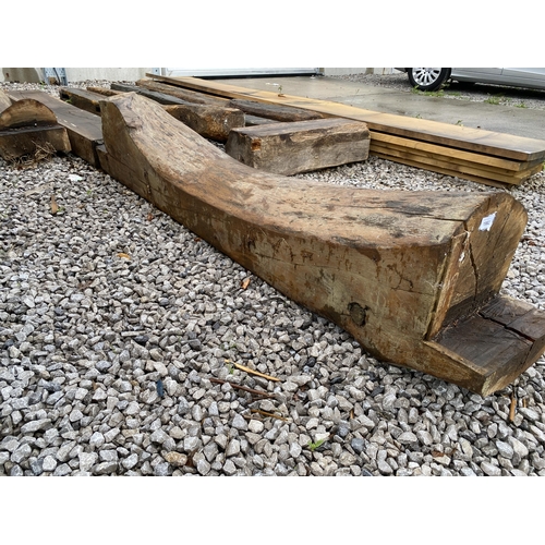 1982 - AN ASSORTMENT OF OAK BEAMS AND MANTLE PIECES