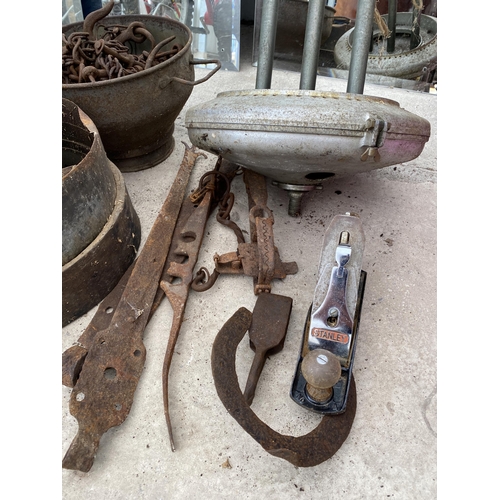 1992 - AN ASSORTMENT OF ITEMS TO INCLUDE A VINTAGE MILK CHURN COOLER AND A STANLEY WOOD PLANE ETC