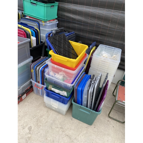 1993 - A LARGE ASSORTMENT OF LIDDED STORAGE BOXES AND STACKING CRATES