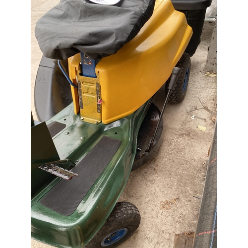 1995 - A MCCULLOCH RIDE ON LAWN MOWER WITH GRASS BOX AND KEY BELIEVED IN WORKING ORDER BUT NO WARRANTY