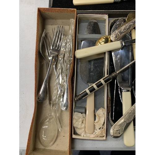 486 - A QUANTITY OF VINTAGE FLATWARE, SOME BOXED, TO INCLUDE SERVING SETS PLUS A TABLE LIGHTER, ETC