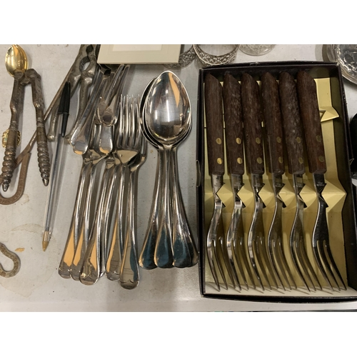 496 - A MIXED LOT TO INCLUDE FLATWARE, A PORTMEIRION VASE, E.P.N.S. ROSE BOWL AND BOWL, NAPKIN RINGS, OPER... 